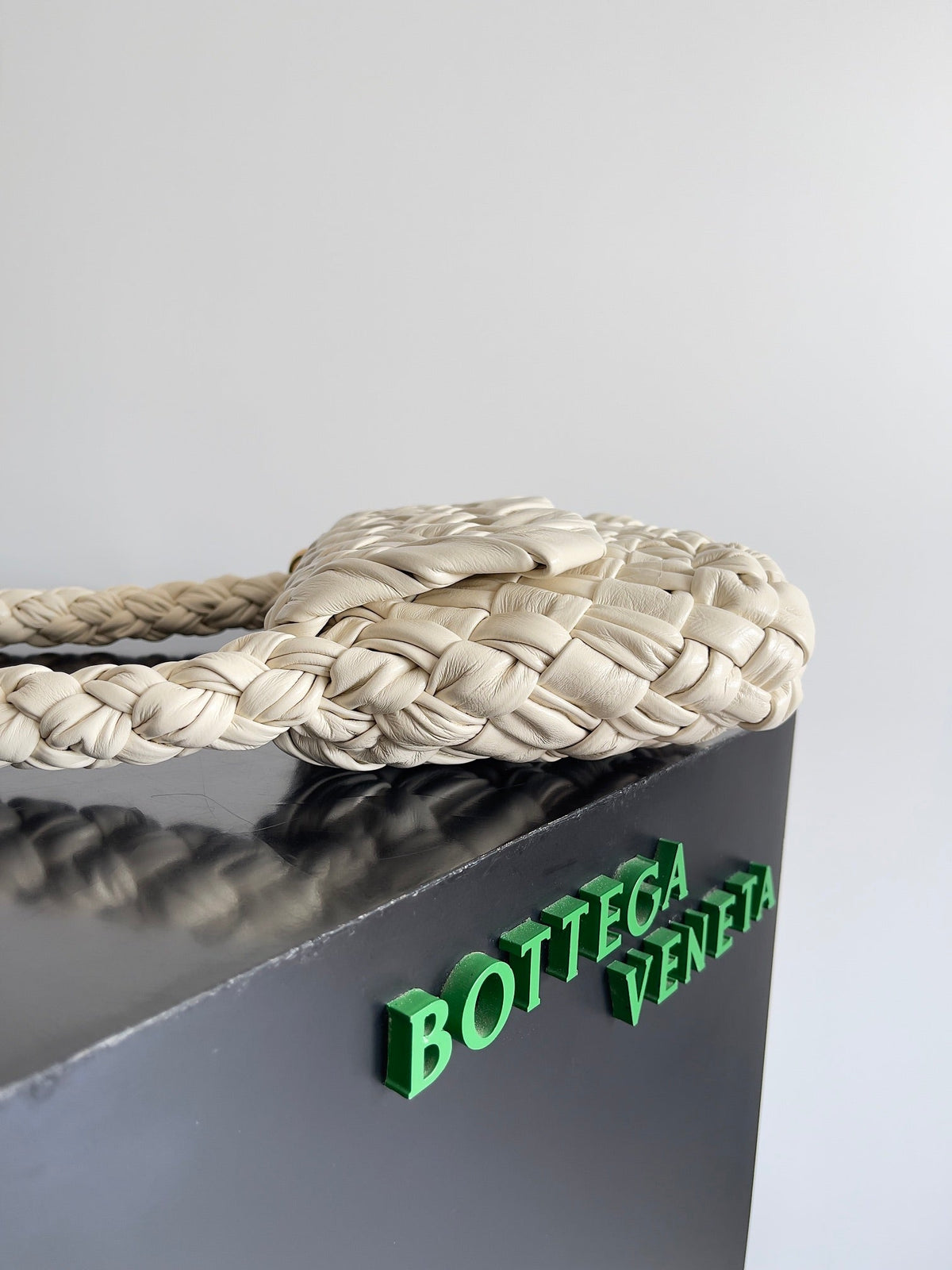 BOTTEGA VENETA KALIMERO CITTÀ 25 IN OFF WHITE CALFSKIN