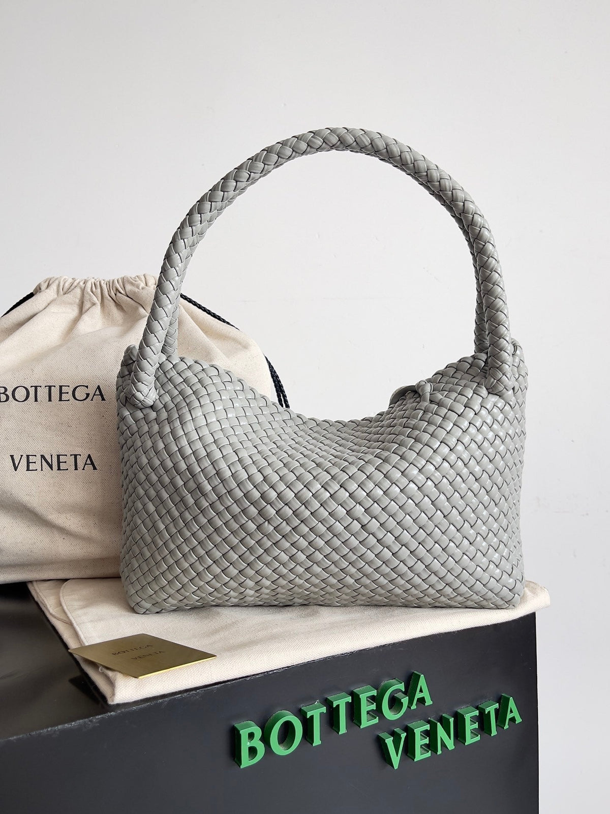 BOTTEGA VENETA TOSCA SHOULDER BAG 27 IN AGATE GREY LAMBSKIN WITH DALMATA STONE DETAIL