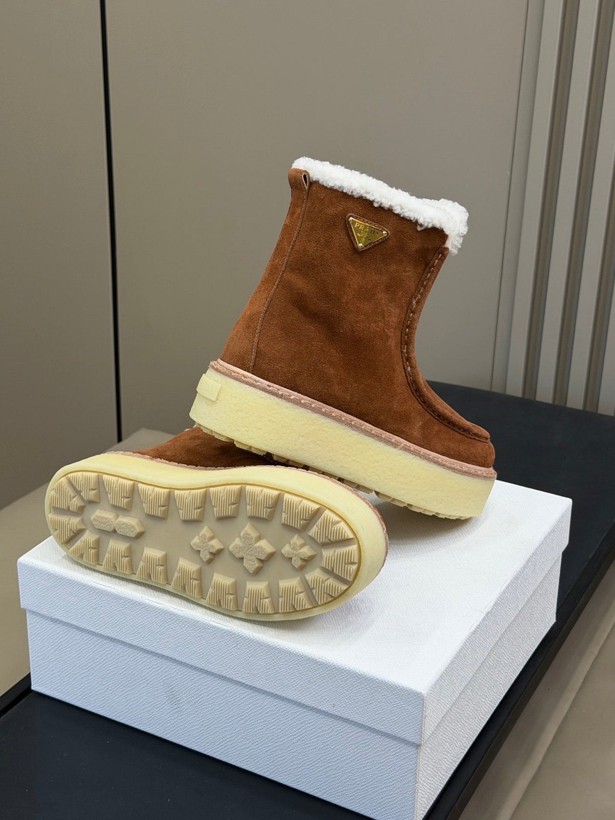 PRADA 25S PLATFORM ANKLE BOOTS 40 MM IN RK BROWN SUEDE SHEARLING-LINED