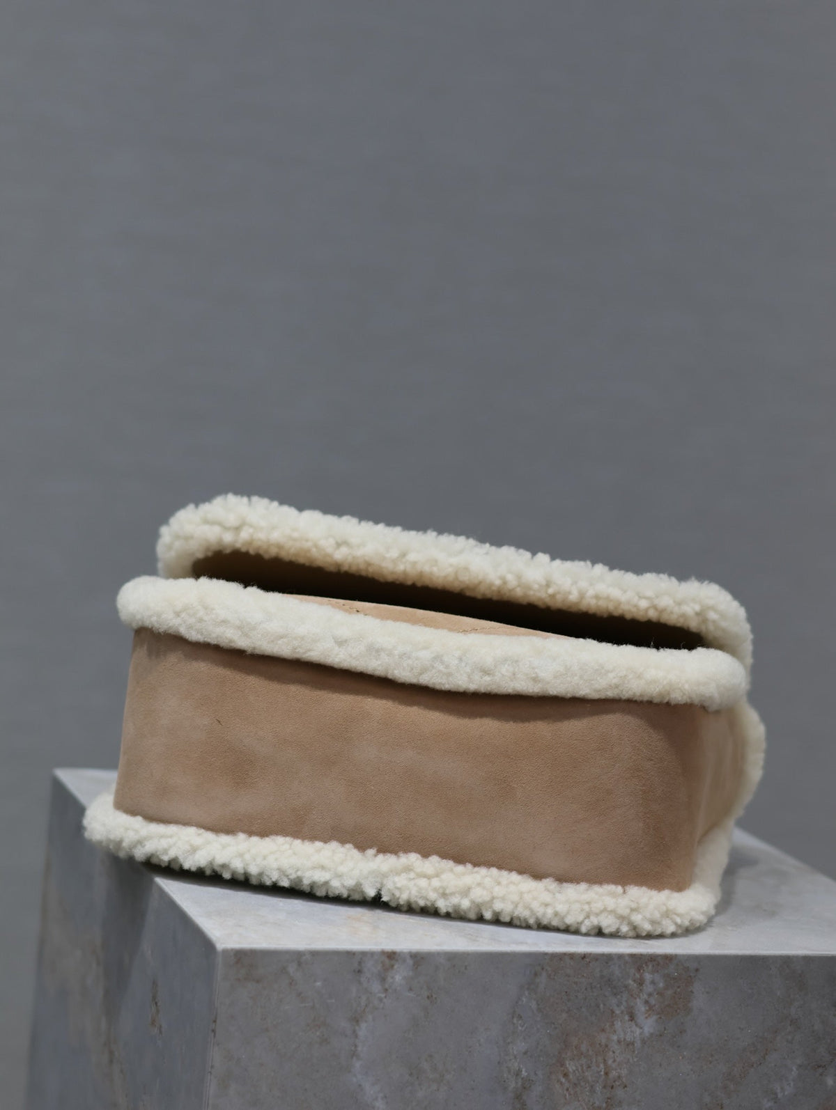 SAINT LAURENT NIKI SMALL 22 IN CAMEL SUEDE AND WHITE SHEARLING