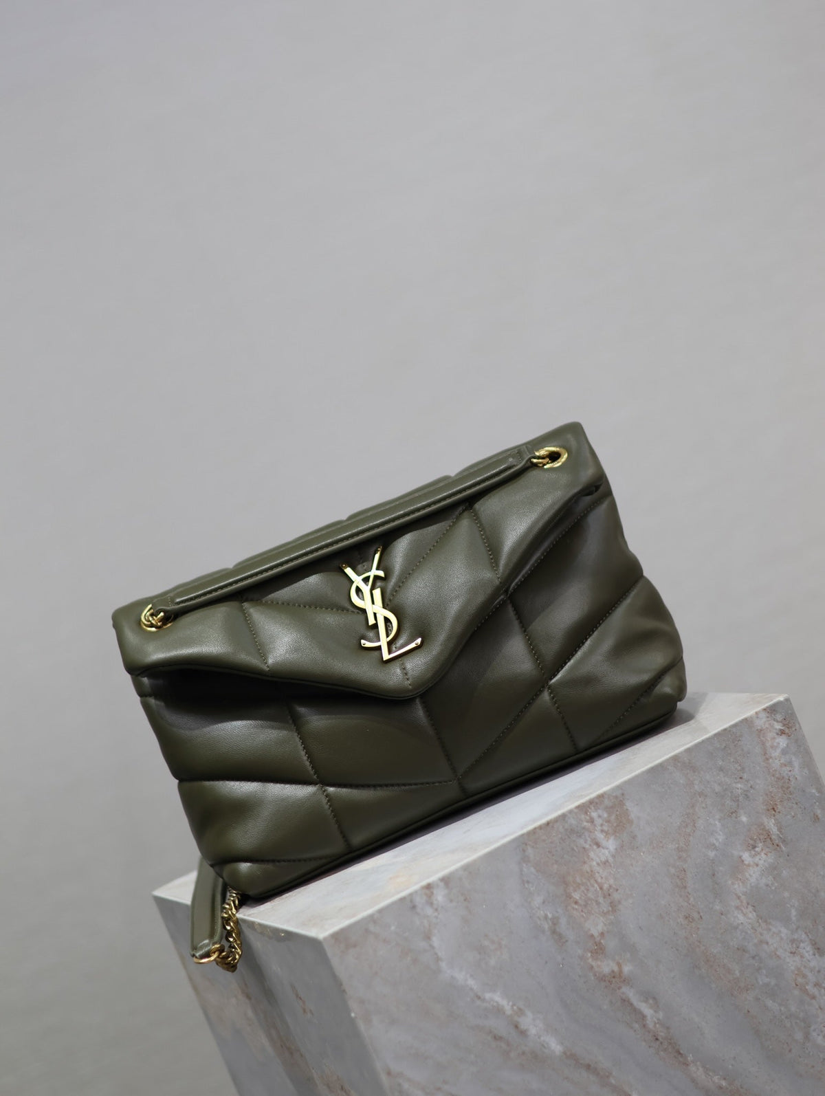 SAINT LAURENT YSL 25S LOULOU PUFFER MM 29 IN DARK OLIVE CALFSKIN GOLD HARDWARE