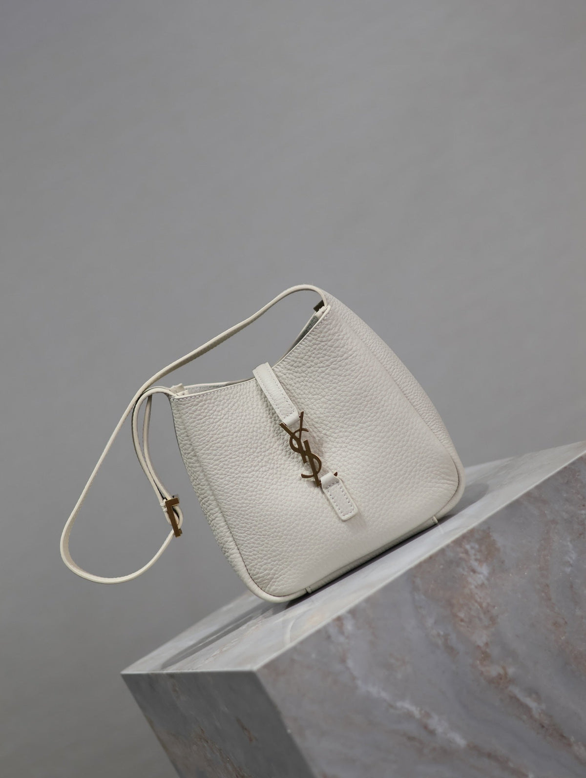 SAINT LAURENT YSL 25S LE 5 À 7 BAG 16 IN BLANC VINTAGE GRAINED CALFSKIN GOLD HARDWRE