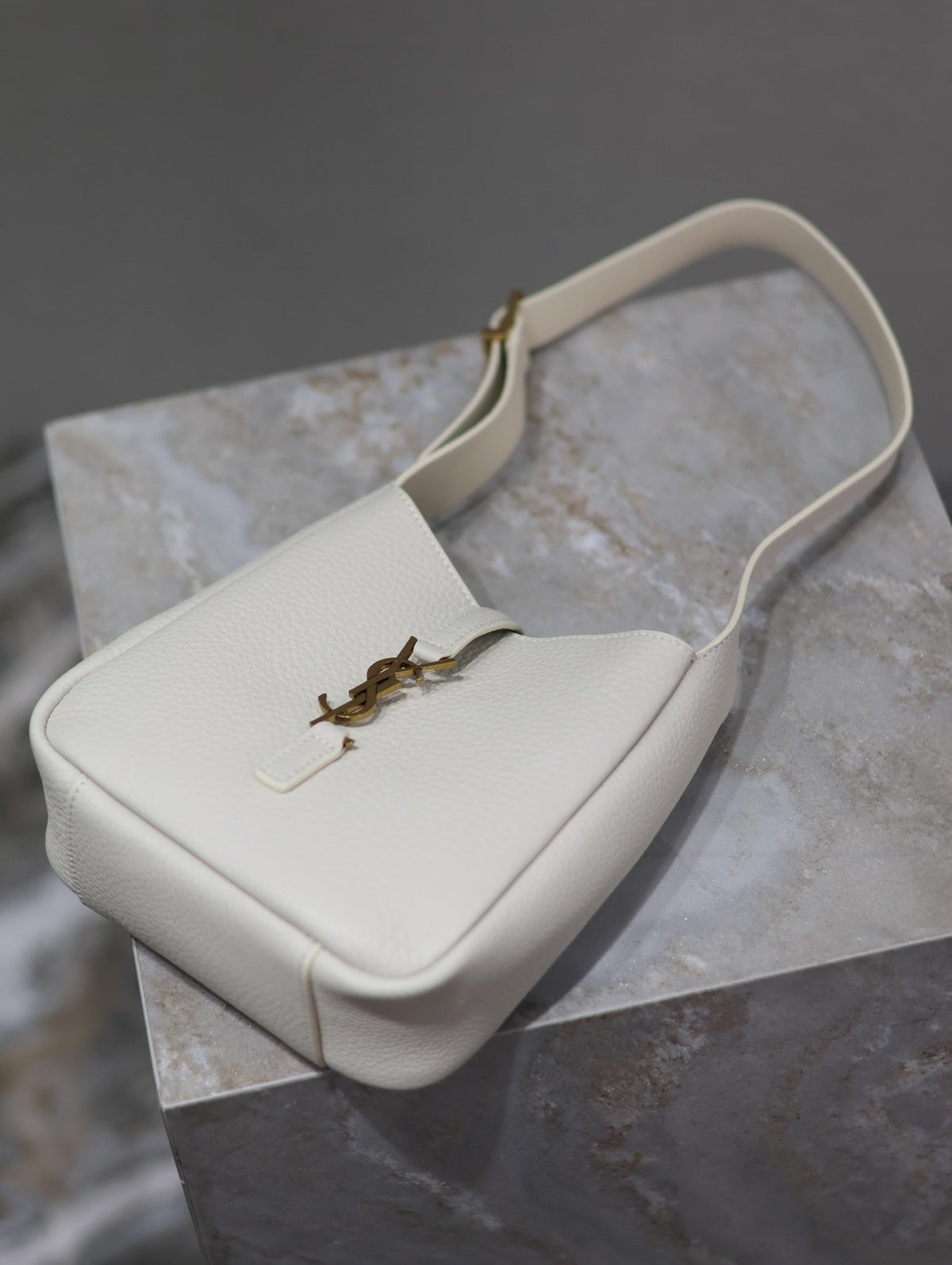 SAINT LAURENT YSL 25S LE 5 À 7 BAG 16 IN BLANC VINTAGE GRAINED CALFSKIN GOLD HARDWRE