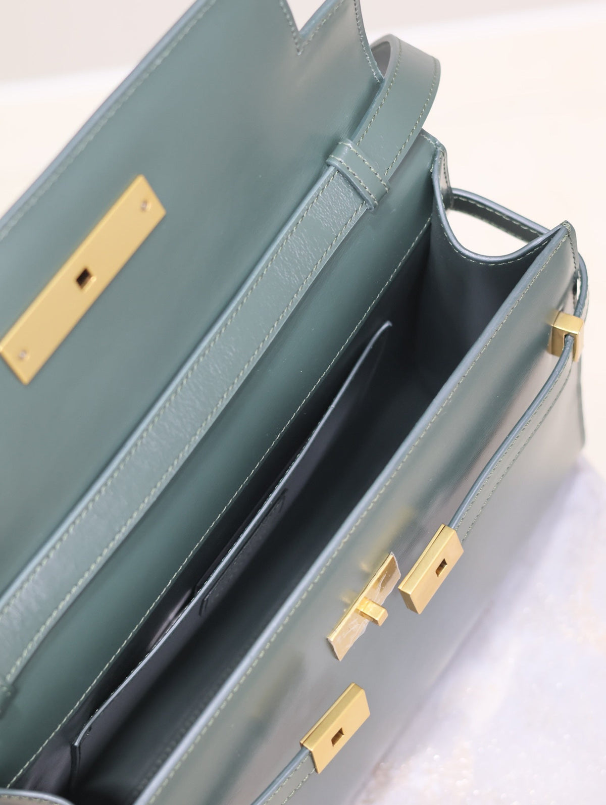 SAINT LAURENT MANHATTAN MEDIUM 29 IN SACRAMENTO GREEN SMOOTH CALFSKIN GOLD BUCKLE