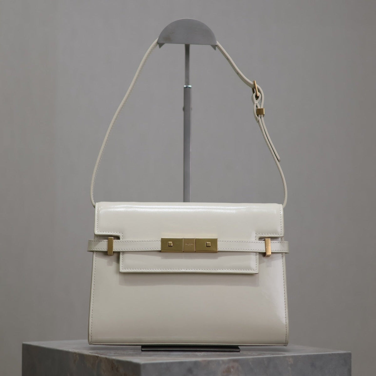 SAINT LAURENT MANHATTAN SMALL 24 IN WHITE SMOOTH LAMBSKIN GOLD HARDWARE