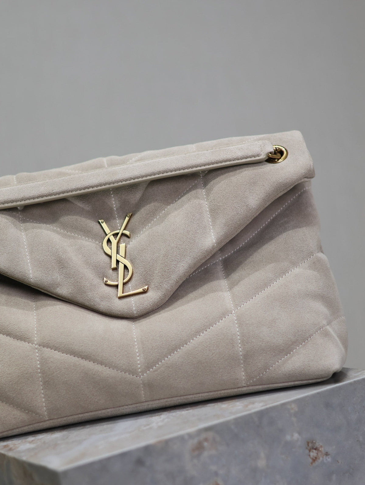 SAINT LAURENT YSL 25S LOULOU PUFFER GM 35 IN SMOKEY TAUPE SUEDE GOLD HARDWRE