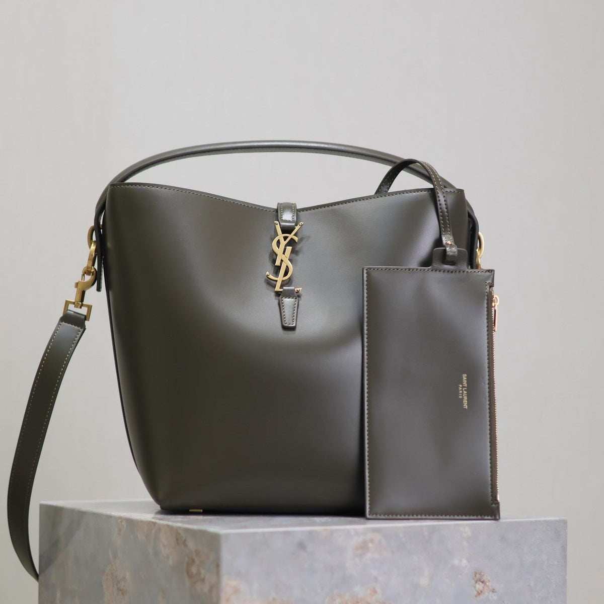 SAINT LAURENT YSL 25S LE 5 À 7 BUCKET 26 IN DARK OLIVE CALFSKIN GOLD HARDWRE