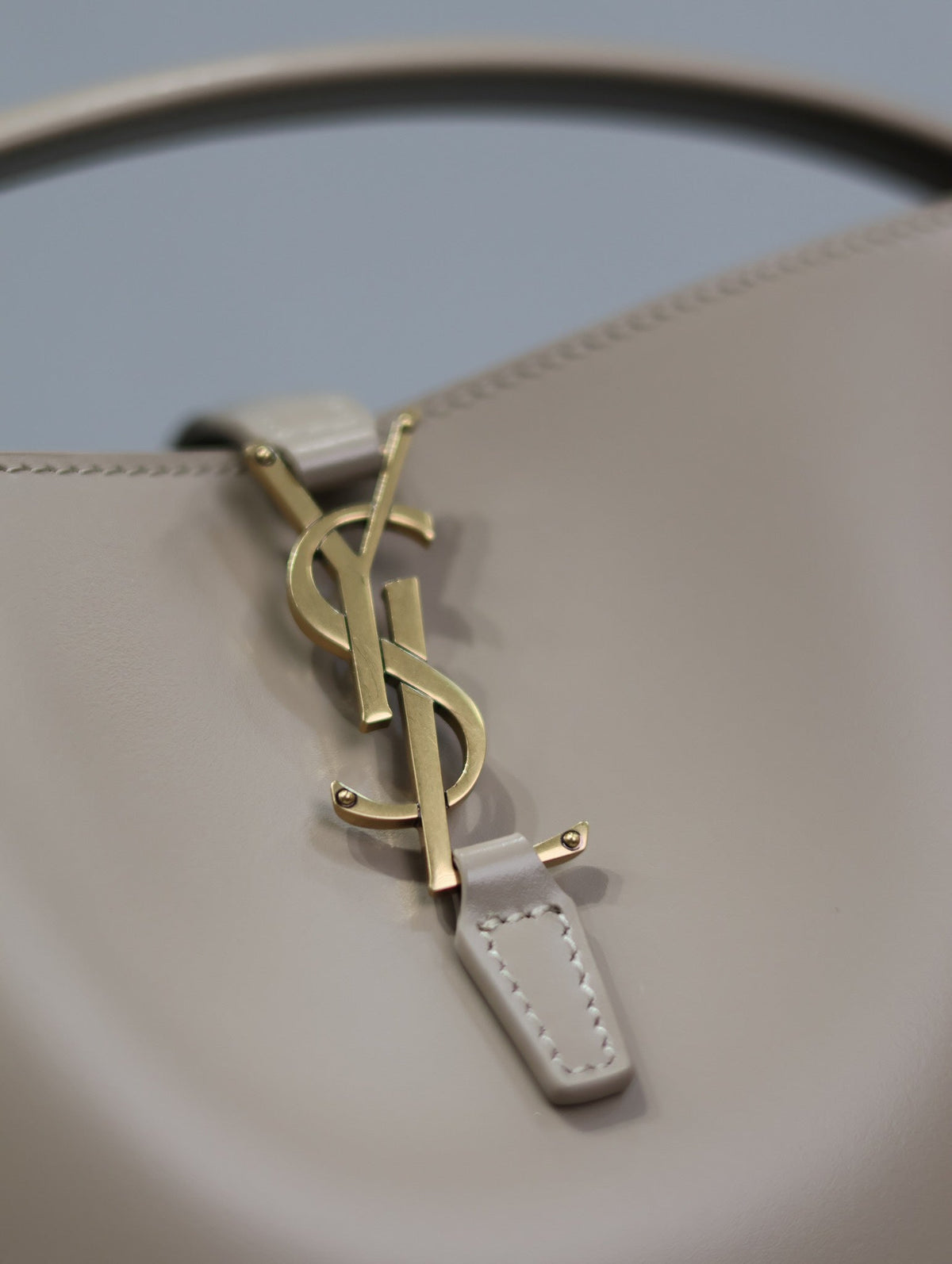 SAINT LAURENT YSL 25S LE 37 BUCKET 20 IN BEIGE CALFSKIN GOLD HARDWRE