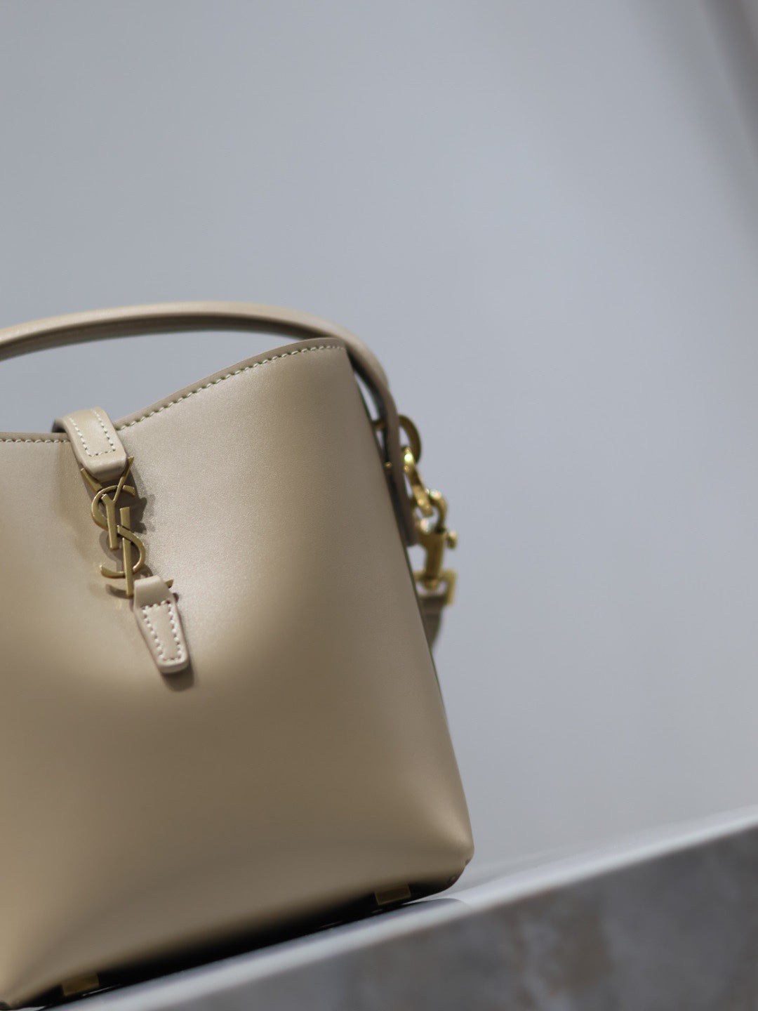 SAINT LAURENT YSL 25S LE 37 BUCKET 15 IN BEIGE CALFSKIN GOLD HARDWARE