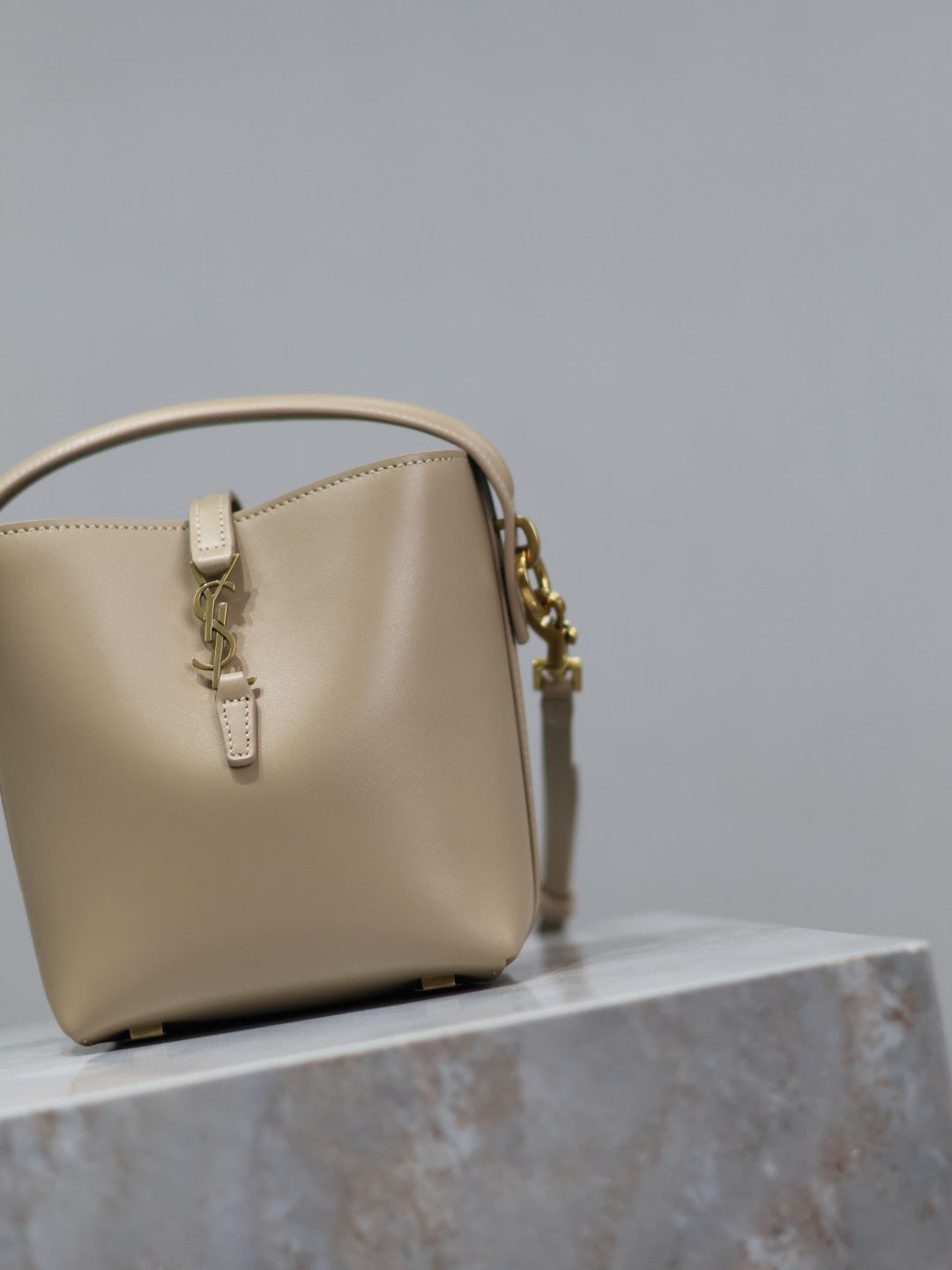 SAINT LAURENT YSL 25S LE 37 BUCKET 15 IN BEIGE CALFSKIN GOLD HARDWARE