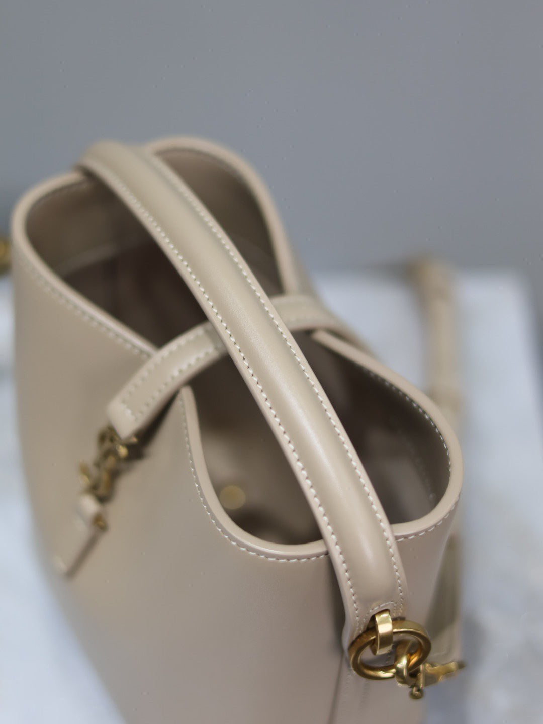 SAINT LAURENT YSL 25S LE 37 BUCKET 15 IN BEIGE CALFSKIN GOLD HARDWRE