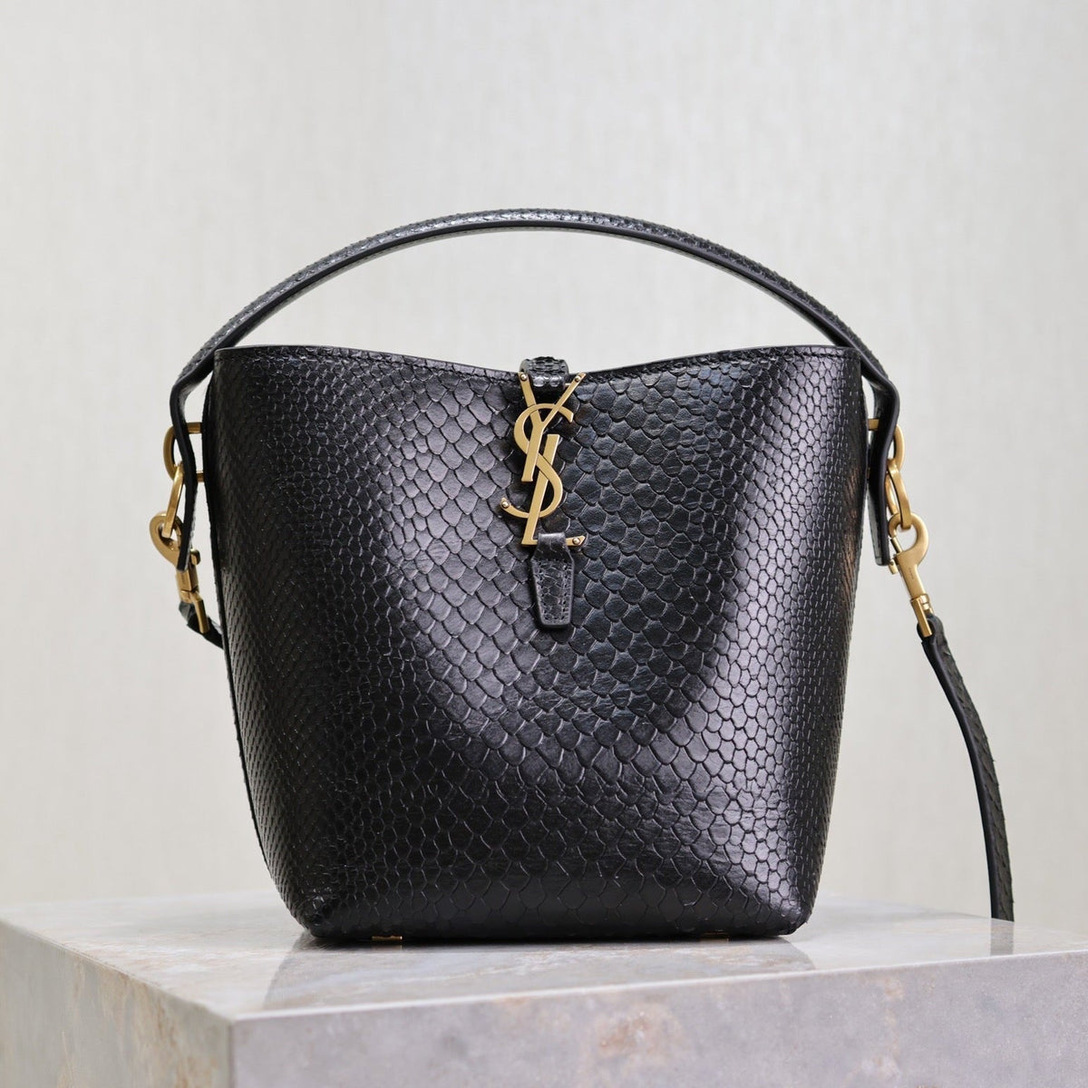 SAINT LAURENT YSL 25S LE 37 20 IN BLACK SNAKE EMBOSSED CALFSKIN GOLD HARDWARE