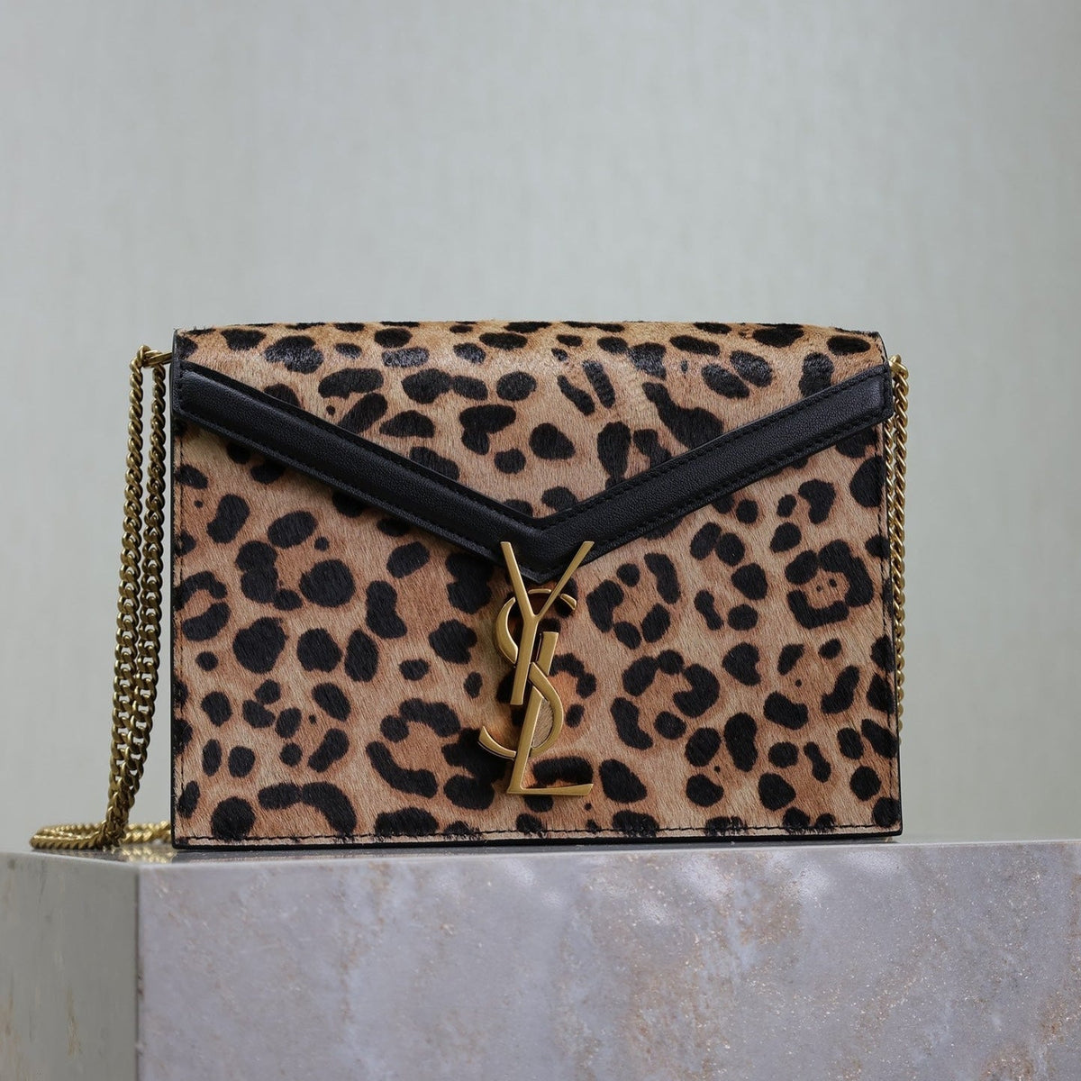 SAINT LAURENT CASSANDRA CHAIN BAG 22 IN LEOPARD PRINT CALFSKIN GOLD HARDWARE