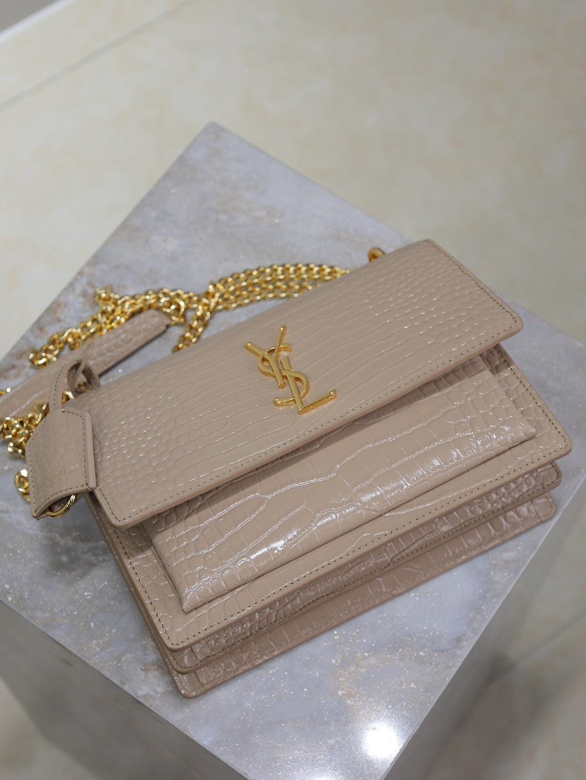 SAINT LAURENT YSL 25S SUNSET MEDIUM 22 IN NUDE CROCODILE-EMBOSSED SHINY CALFSKIN GOLD HARDWRE
