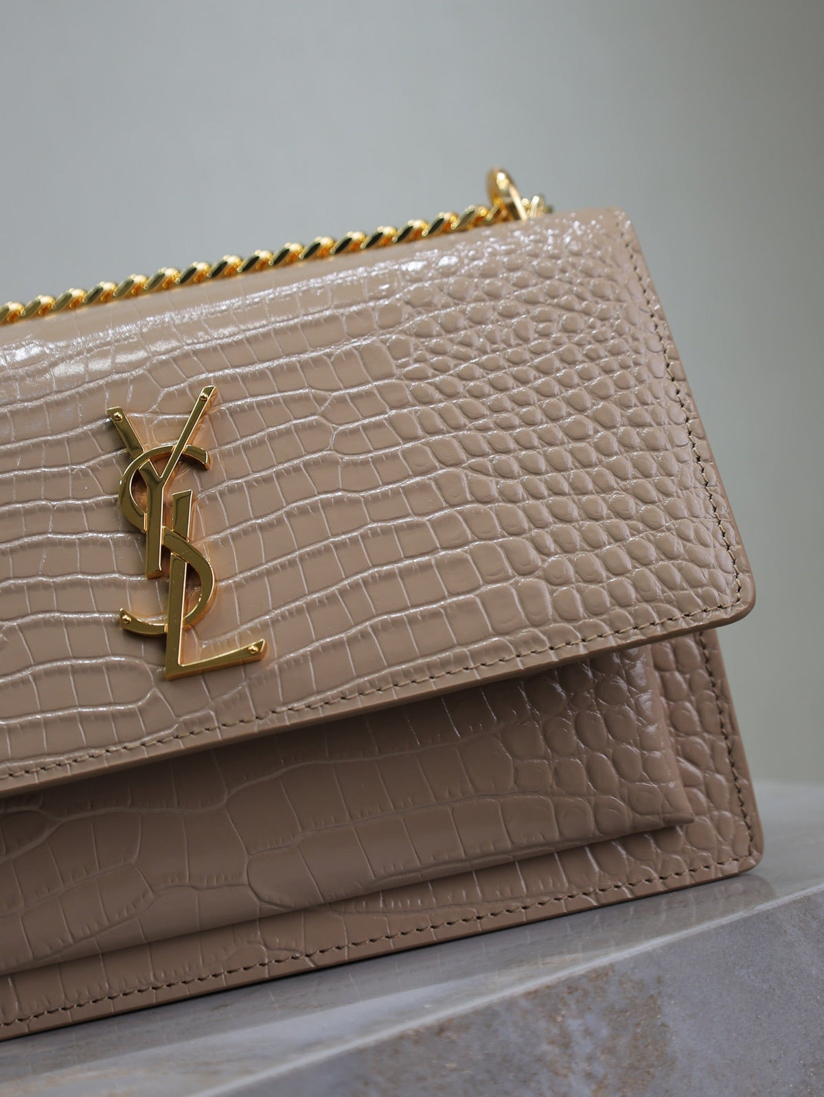 SAINT LAURENT YSL 25S SUNSET MEDIUM 22 IN NUDE CROCODILE-EMBOSSED SHINY CALFSKIN GOLD HARDWRE