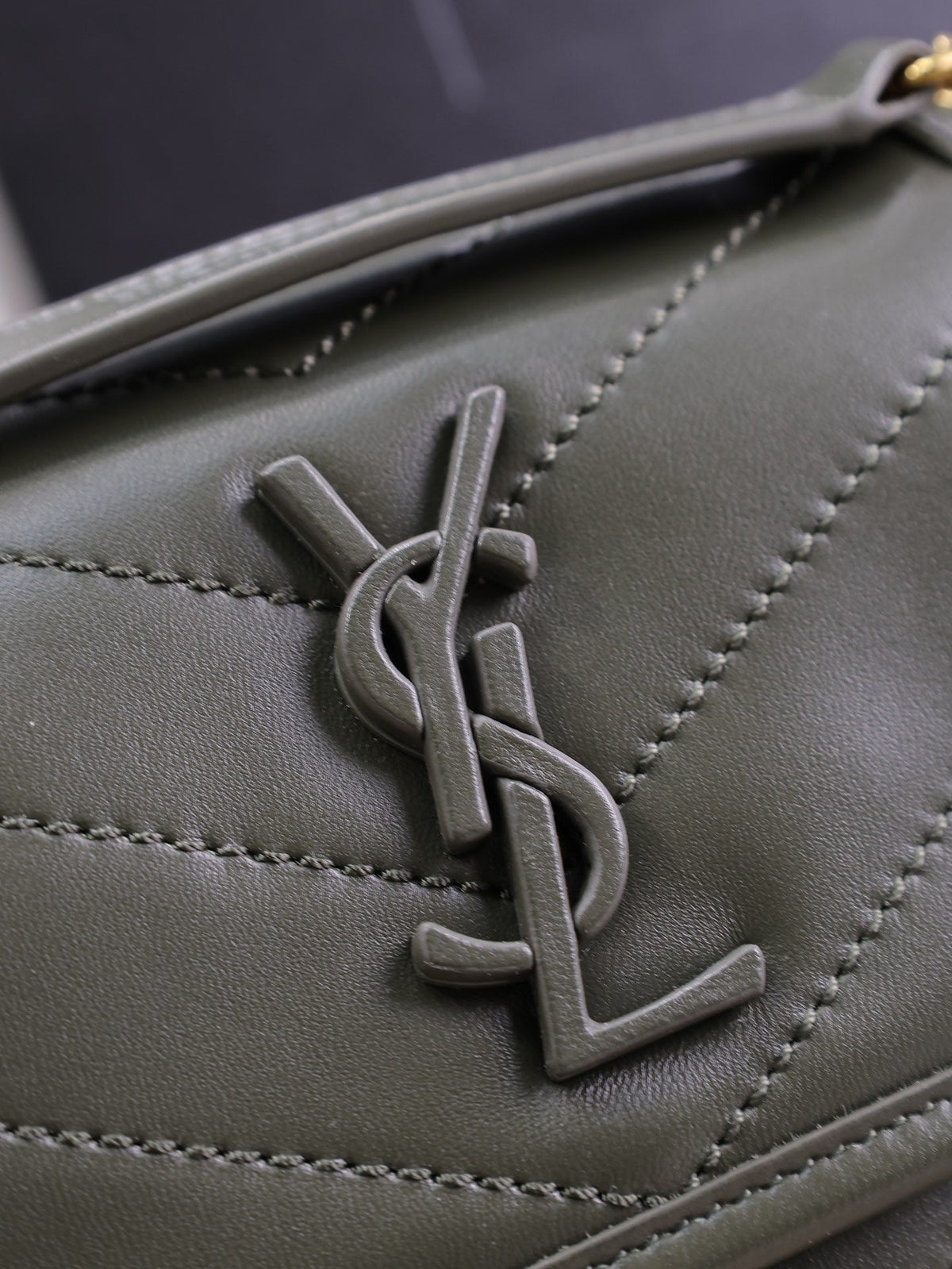 SAINT LAURENT NIKI BABY 22 IN UNIFORM GREEN LAMBSKIN GOLD CHAIN