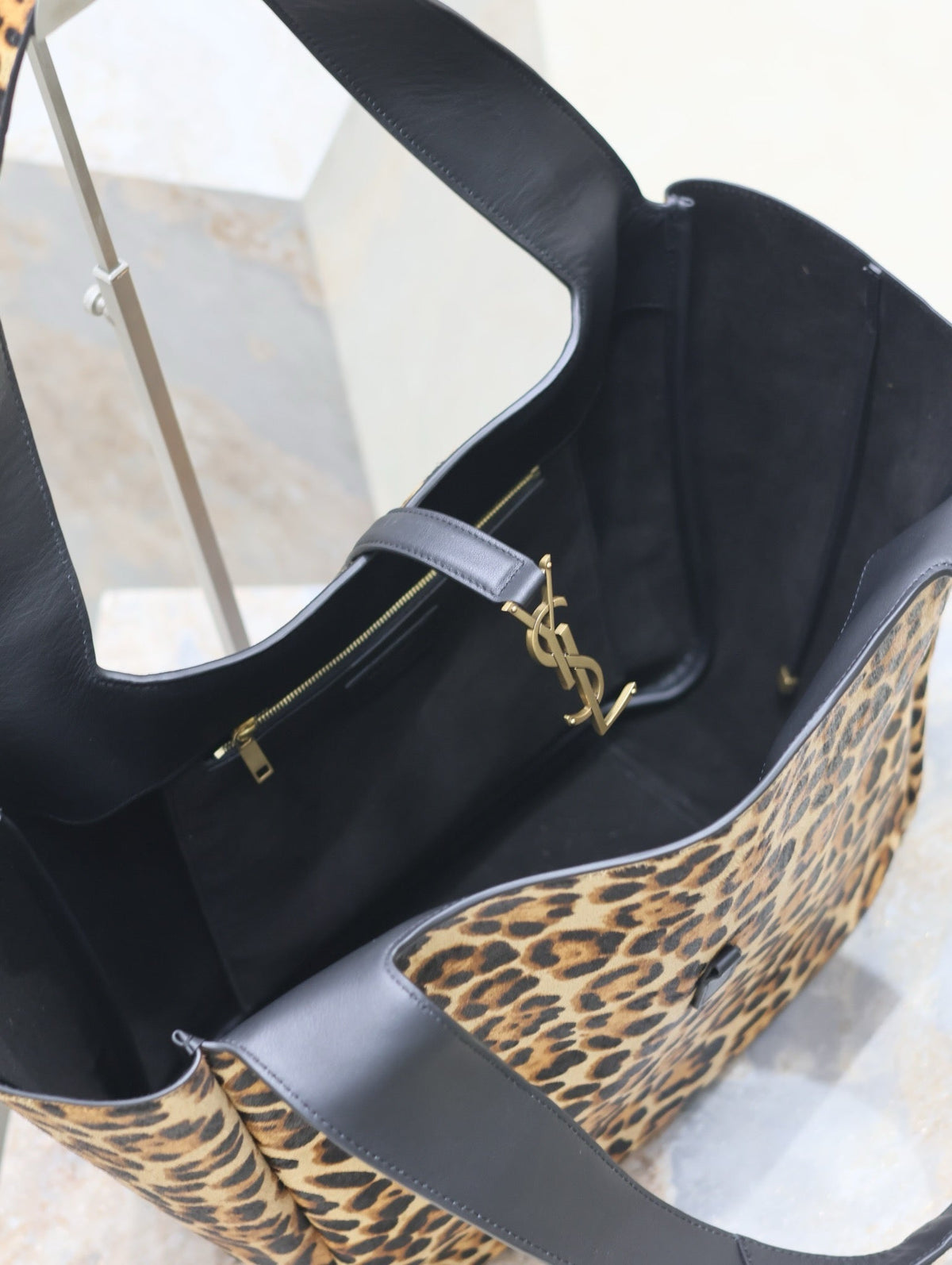SAINT LAURENT LE 5 À 7 BEA TOTE BAG 50 IN LEOPARD PRINT LEATHER GOLD LOGO