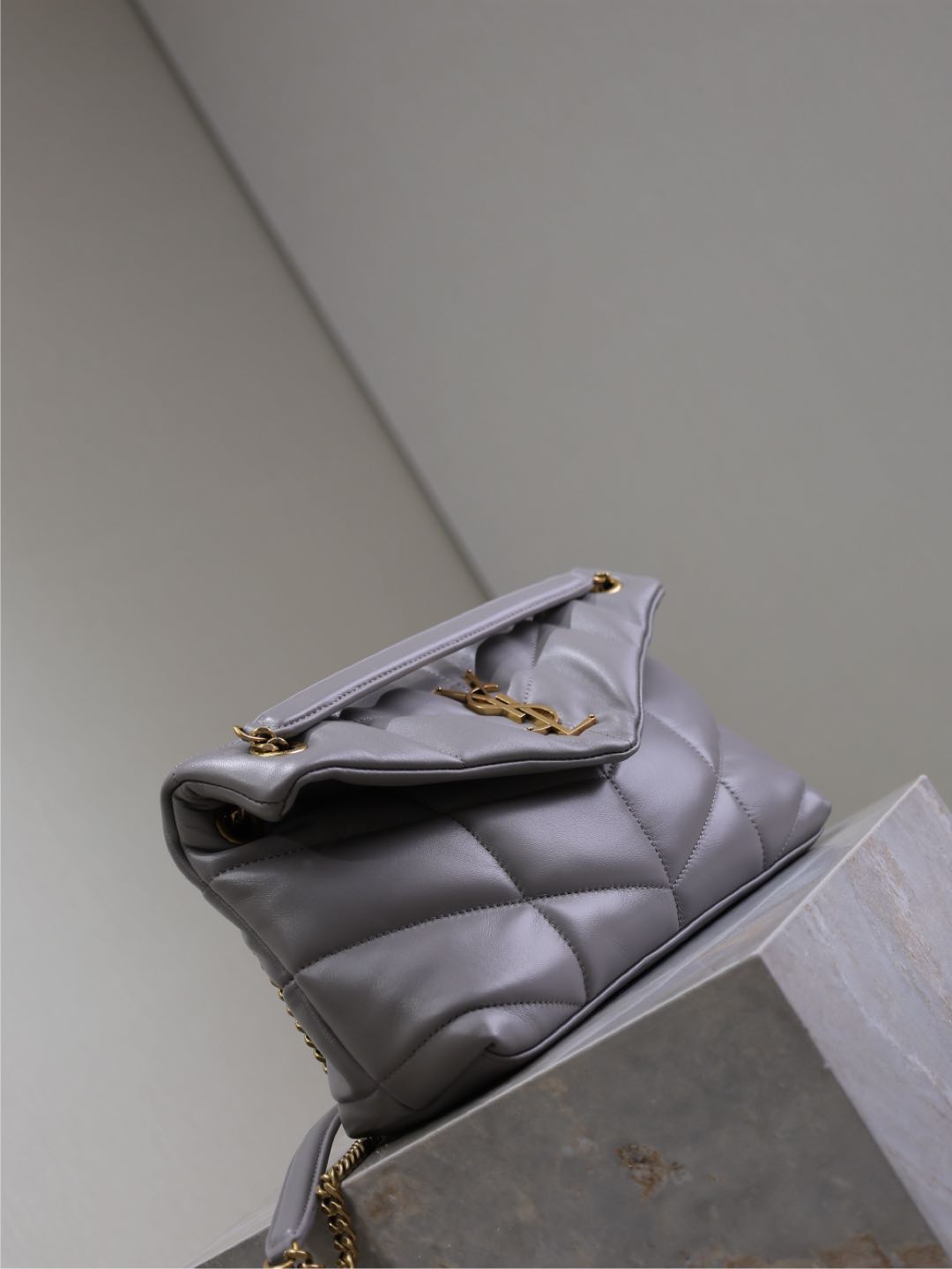 SAINT LAURENT YSL 25S LOULOU PUFFER MEDIUM 29 IN SMOKY LAVENDER CALFSKIN