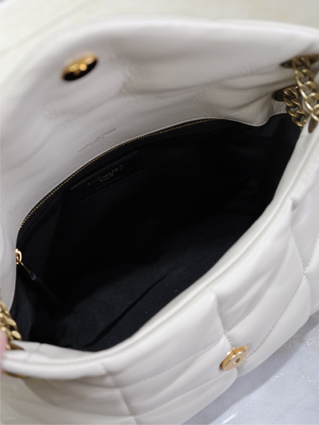 SAINT LAURENT YSL 25S LOULOU PUFFER MM 29 IN BLANC VINTAGE CALFSKIN GOLD HARDWARE
