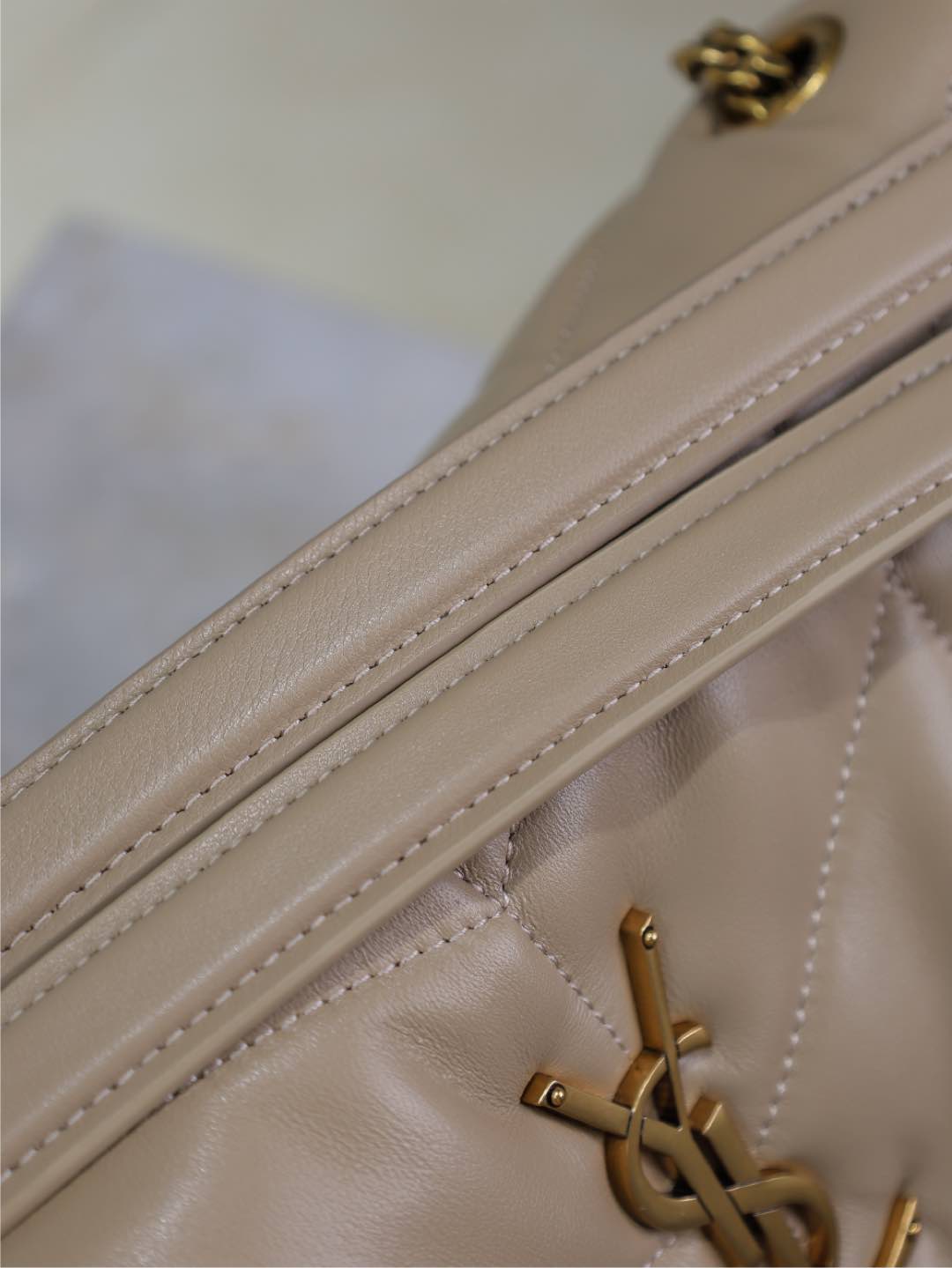 SAINT LAURENT YSL 25S LOULOU PUFFER MM 29 IN BROWN CALFSKIN GOLD HARDWARE