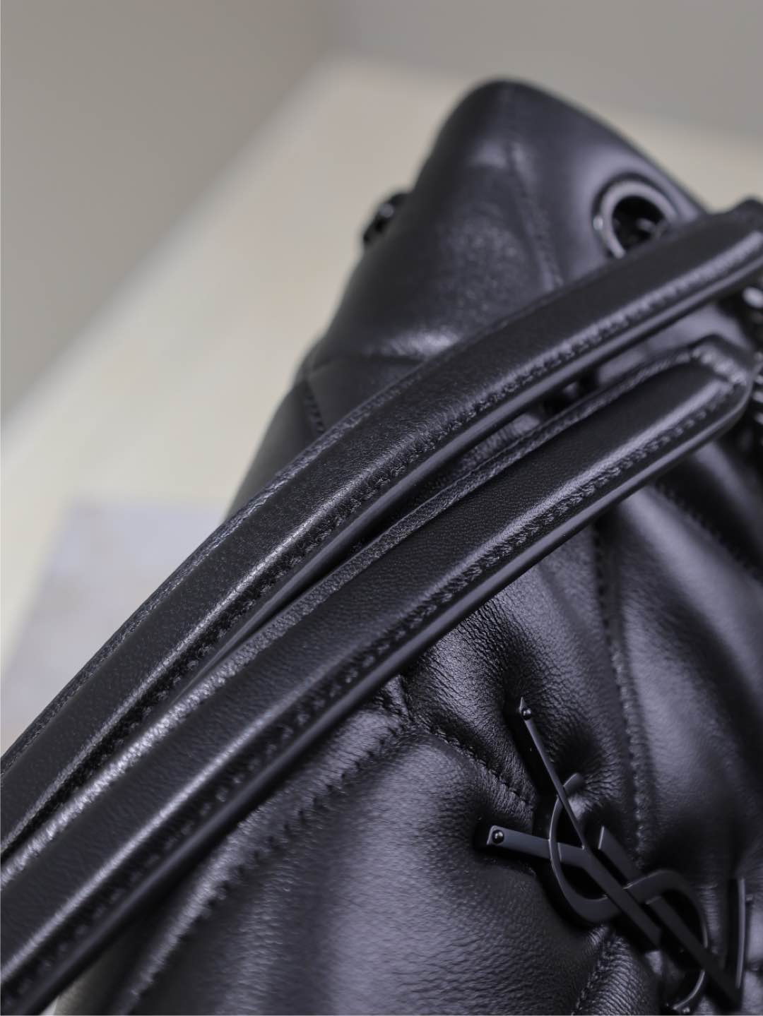 SAINT LAURENT YSL 25S LOULOU PUFFER MM 29 IN BLACK CALFSKIN BLACK HARDWRE