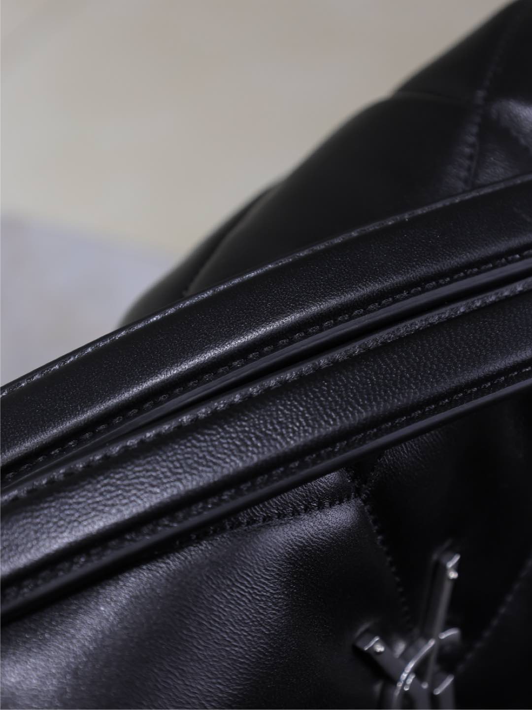 SAINT LAURENT YSL 25S LOULOU PUFFER GM 35 IN BLACK CALFSKIN SILVER HARDWRE