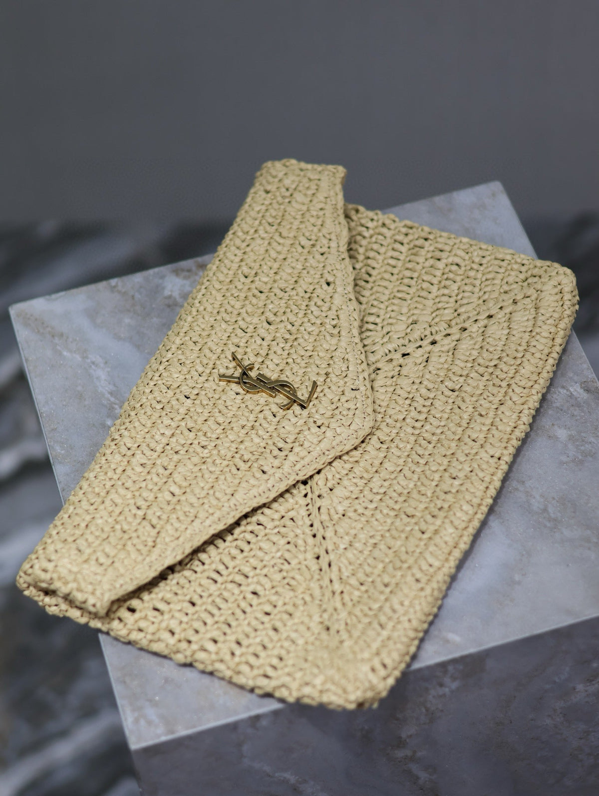 SAINT LAURENT YSL 25S CASSANDRE LARGE ENVELOPE POUCH 29 IN NATURAL RAFFIA GOLD HARDWARE