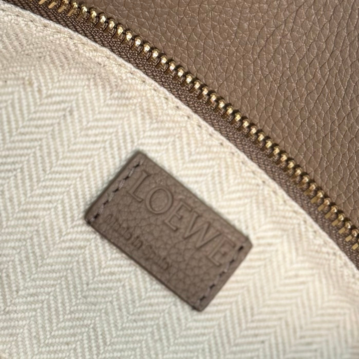 LOEWE 25S MEDIUM PUZZLE EDGE BAG 24 IN WALNUT BROWN CALFSKIN GOLD HARDWARE