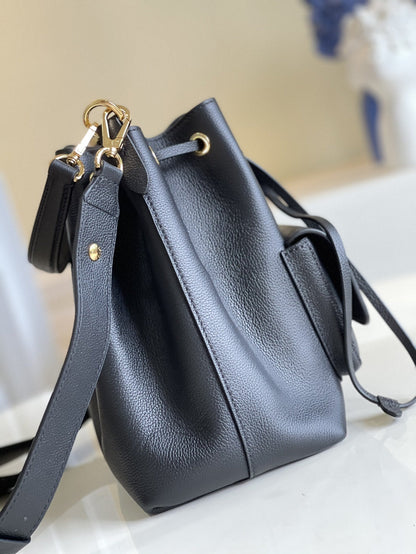 LOUIS VUITTON LV LOCKME BUCKET 23 BLACK GRAINED CALF SKIN