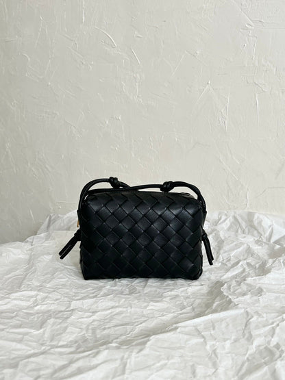 BOTTEGA VENETA BV LOOP MINI 17CM BLACK CALFSKIN