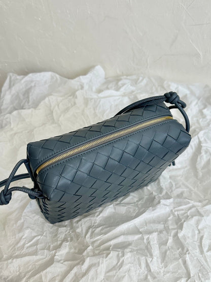 BOTTEGA VENETA BV LOOP SMALL 23CM GREY CALFSKIN