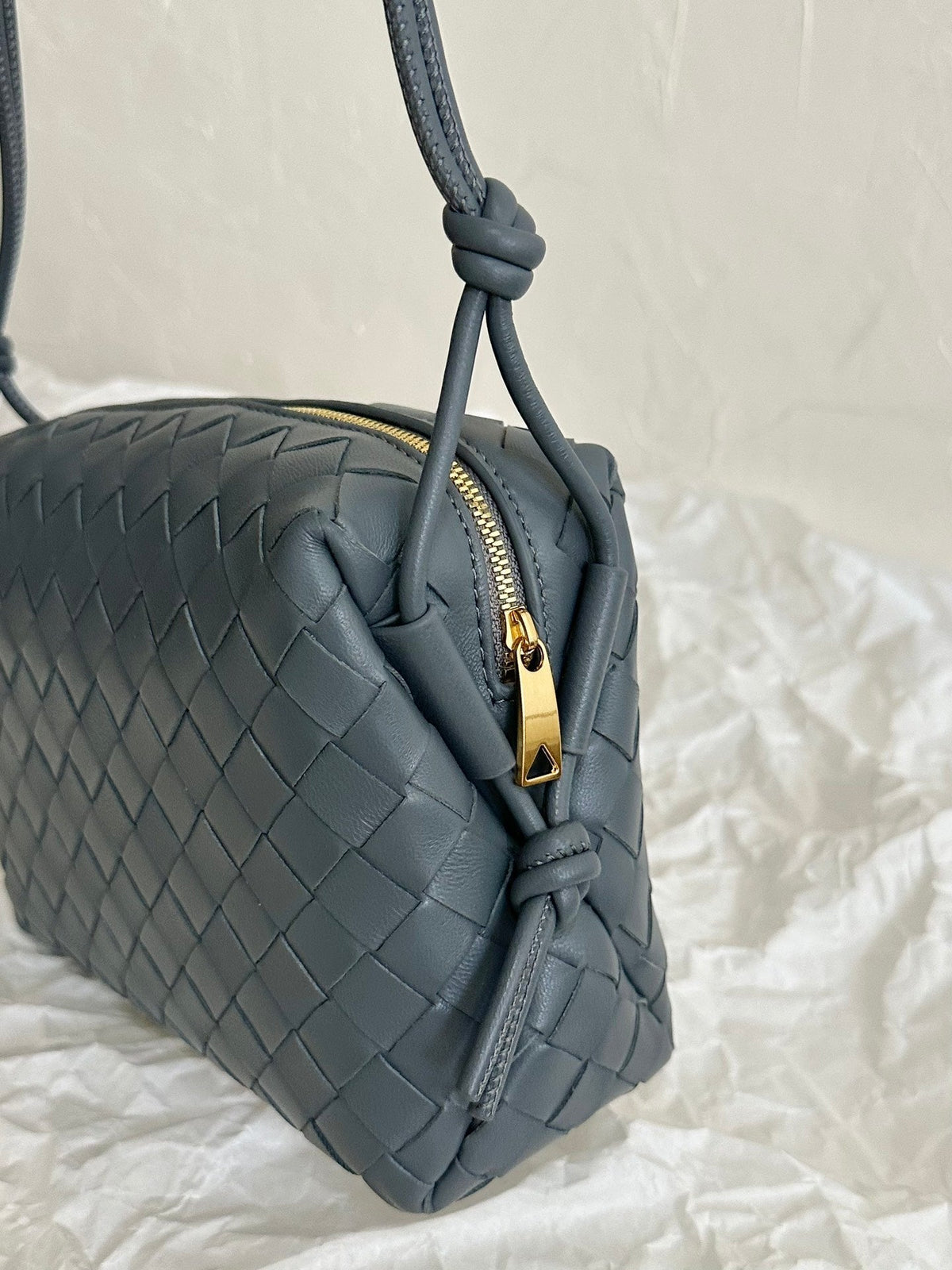 BOTTEGA VENETA BV LOOP SMALL 23CM GREY CALFSKIN