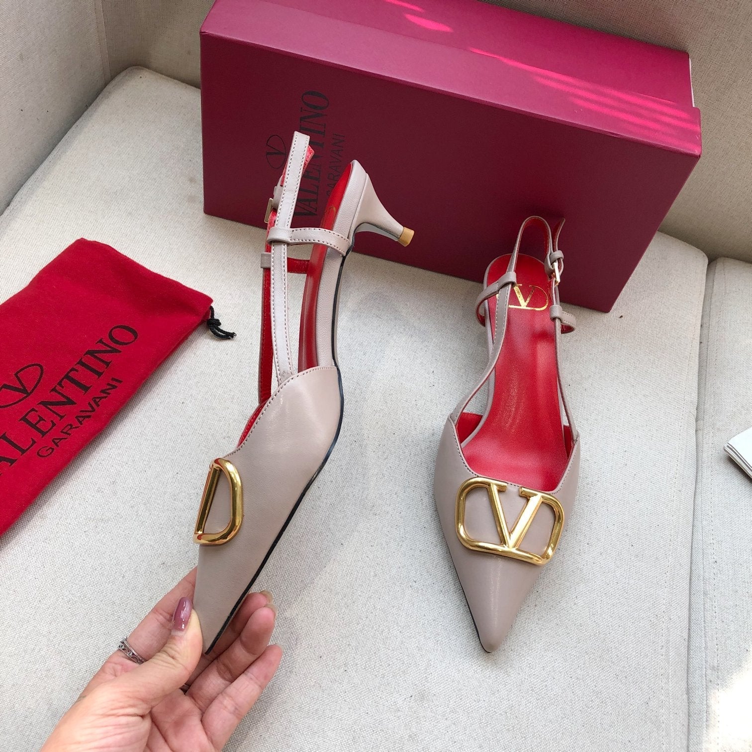 VLOGO SIGNATURE PALE PINK CALFSKIN HIGH SLINGBACK PUMP 4 CM WITH GOLD LOGO