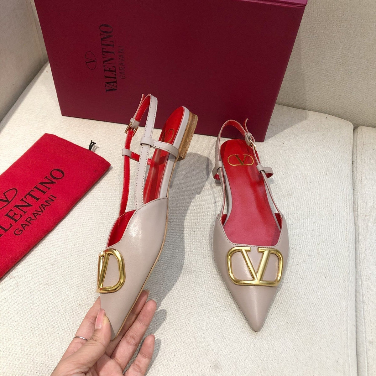 VLOGO SIGNATURE CREPE PINK CALFSKIN FLAT SLINGBACK PUMP