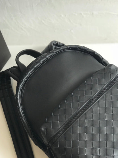 BOTTEGA VENETA SMALL INTRECCIATO 41 BACKPACK IN BLACK CALFSKIN