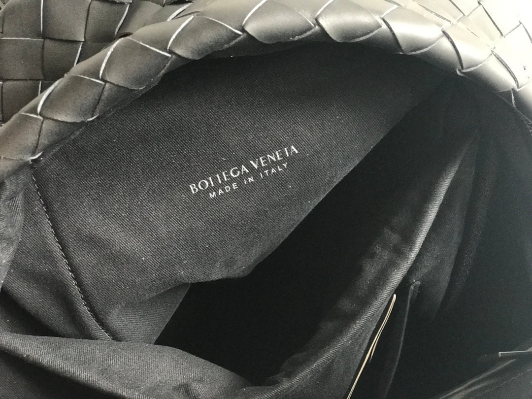 BOTTEGA VENETA SMALL INTRECCIATO 41 BACKPACK IN BLACK CALFSKIN