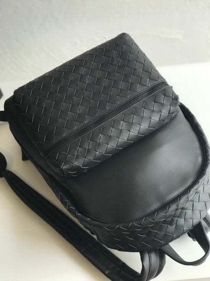 BOTTEGA VENETA SMALL INTRECCIATO 41 BACKPACK IN BLACK CALFSKIN