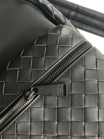 BOTTEGA VENETA SMALL INTRECCIATO 41 BACKPACK IN BLACK CALFSKIN