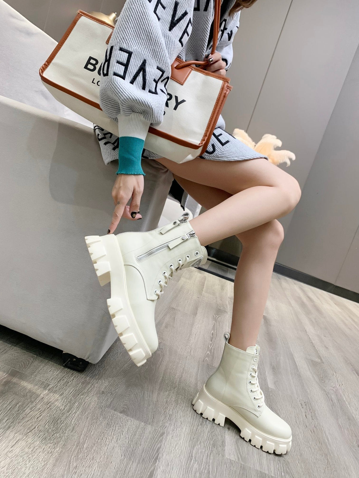 PRADA 25S SNOW BOOTS IN WHITE CALFSKIN