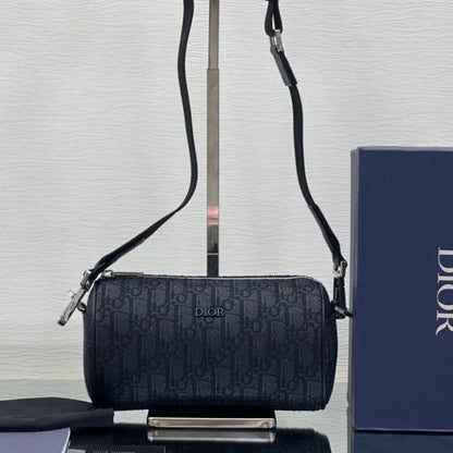 DIOR ROUND BUCKET 21 BAG IN BLACK OBLIQUE JACQUARD
