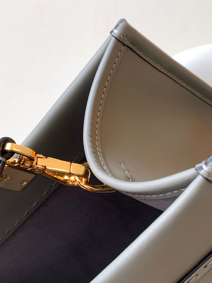 FENDI Fend Sunshine Medium Bag 35 Grey Leather