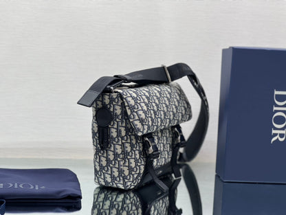 DIOR MEDIUM 31 BAG WITH STRAP IN BEIGE AND BLACK OBLIQUE JACQUARD AND CALFSKIN
