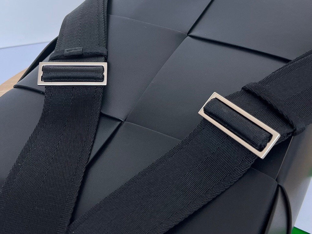 BOTTEGA VENETA WOVEN BACKPACK 34 IN BLACK LAMBSKIN