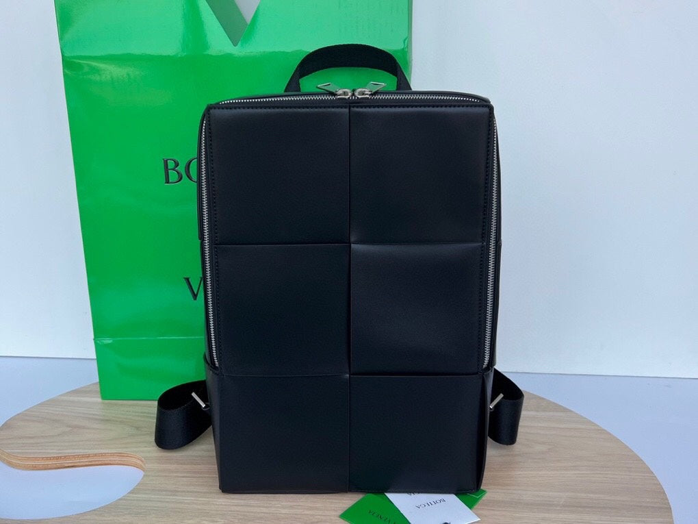 BOTTEGA VENETA WOVEN BACKPACK 34 IN BLACK LAMBSKIN