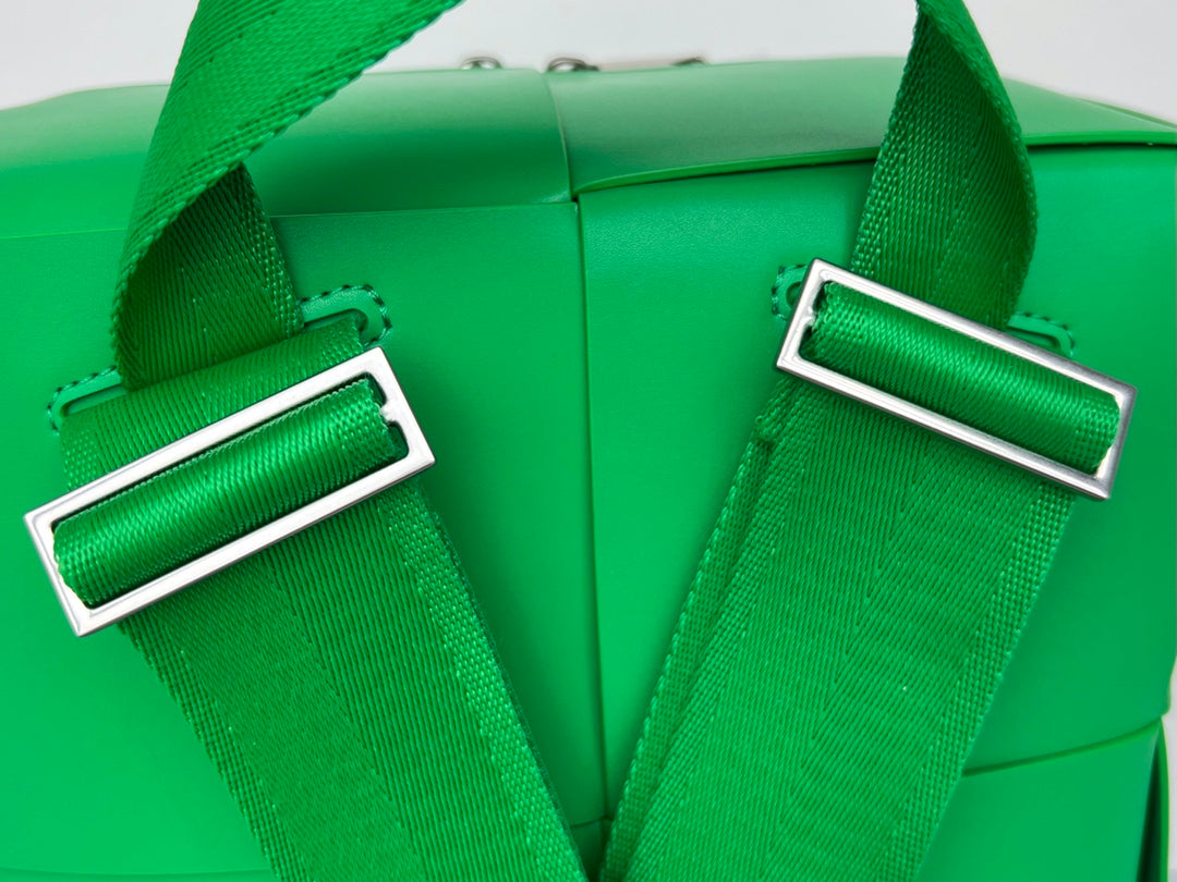 BOTTEGA VENETA WOVEN BACKPACK 34 IN EMERALD GREEN LAMBSKIN