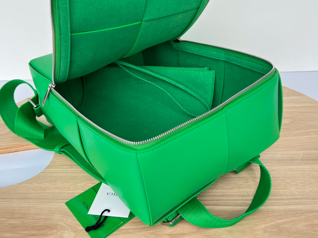 BOTTEGA VENETA WOVEN BACKPACK 34 IN EMERALD GREEN LAMBSKIN