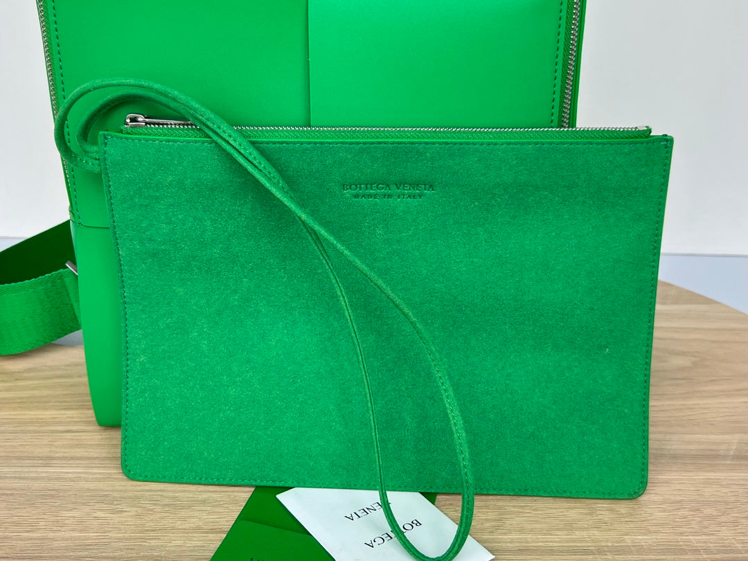 BOTTEGA VENETA WOVEN BACKPACK 34 IN EMERALD GREEN LAMBSKIN
