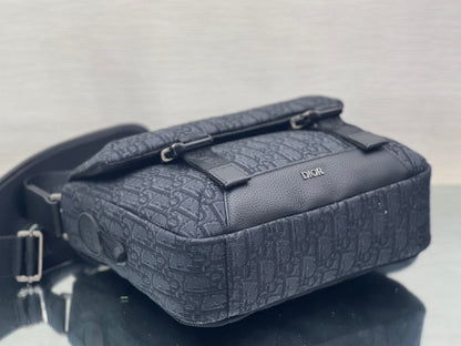 DIOR MEDIUM 31 BAG WITH STRAP IN BLACK OBLIQUE JACQUARD AND CALFSKIN