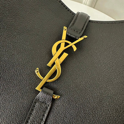 SAINT LAURENT LE 5 À 7 HANDBAG 22 IN BLACK CALFSKIN
