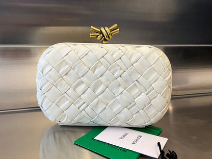 BOTTEGA VENETA KNOT 19 IN WHITE LAMBSKIN